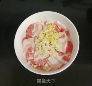 五花肉蒸土豆的做法步骤：3