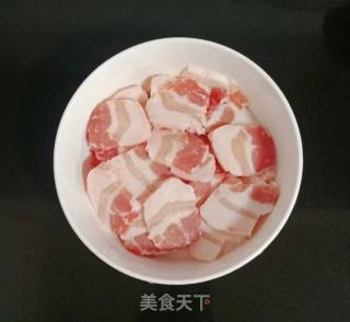 五花肉蒸土豆的做法步骤：2