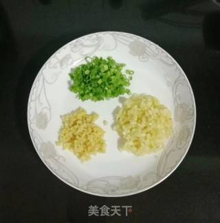 五花肉蒸土豆的做法步骤：1