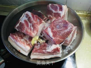 梅菜扣肉的做法步骤：2