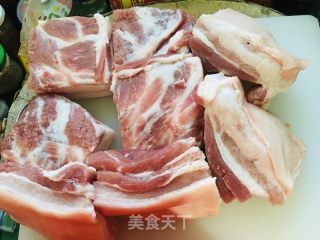 梅菜扣肉的做法步骤：1
