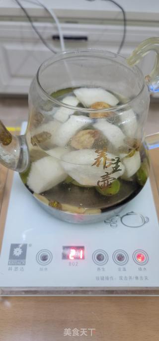 石斛青橄榄雪梨饮的做法步骤：3