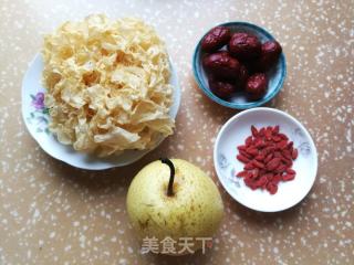 红枣雪梨银耳莲子羹的做法步骤：1