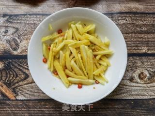 蒜泥小米椒拌西瓜皮的做法步骤：8