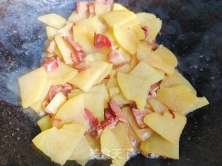 五花肉炒土豆片的做法步骤：9