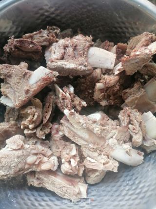 红烧牛排骨的做法步骤：1