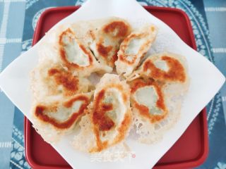 冰花煎饺的做法步骤：7