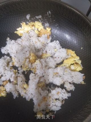 蛋炒饭的做法步骤：3