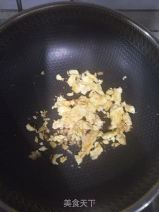 蛋炒饭的做法步骤：2