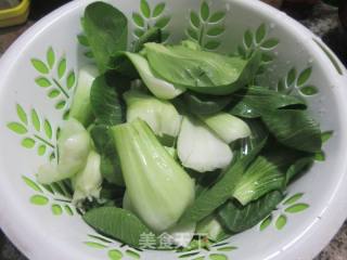 青菜蛋饺鸡汤的做法步骤：2
