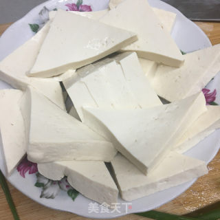 鸡蛋香煎豆腐的做法步骤：1