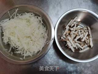 家常菜~萝卜香菇羹的做法步骤：1