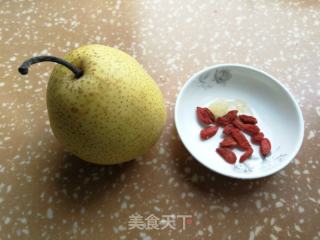 枸杞冰糖炖雪梨的做法步骤：1