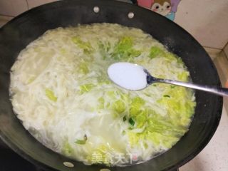 白菜叶骨汤手擀面的做法步骤：9