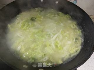 白菜叶骨汤手擀面的做法步骤：7