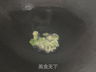 白菜叶骨汤手擀面的做法步骤：2