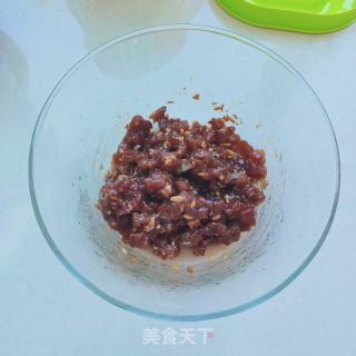 韭菜木耳猪肉水饺的做法步骤：2