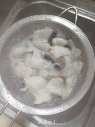 青菜煮鱼片的做法步骤：3
