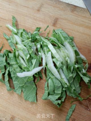 青菜煮鱼片的做法步骤：1