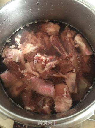 羊排炖萝卜的做法步骤：1