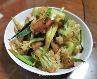 五花肉炒菜花的做法步骤：9