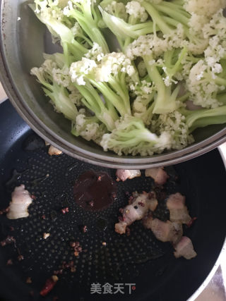 五花肉炒菜花的做法步骤：7