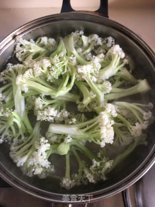 五花肉炒菜花的做法步骤：4