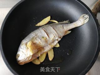 香煎黄花鱼的做法步骤：5