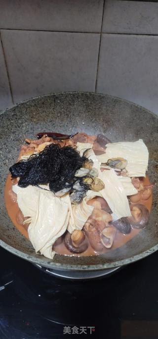 发菜蚝豉焖猪手的做法步骤：16
