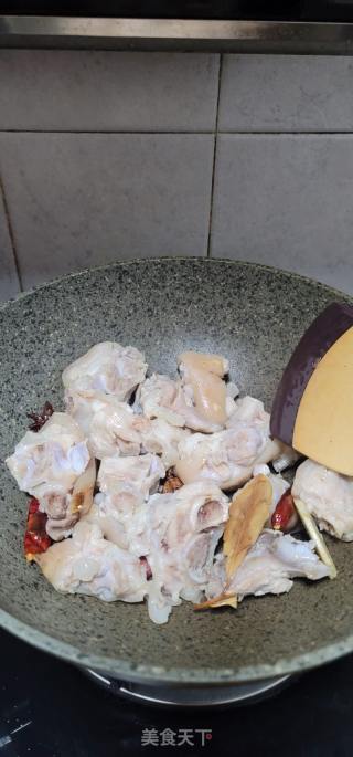 发菜蚝豉焖猪手的做法步骤：7