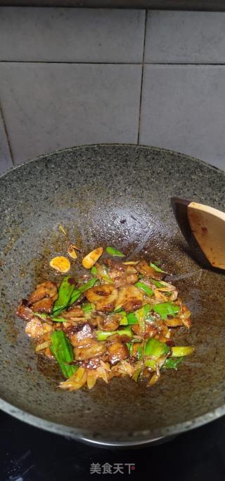 蒜苗炒五花肉的做法步骤：11