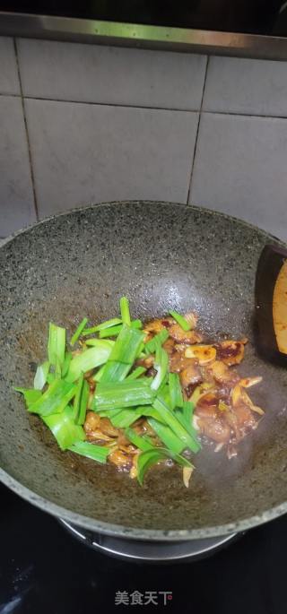 蒜苗炒五花肉的做法步骤：10