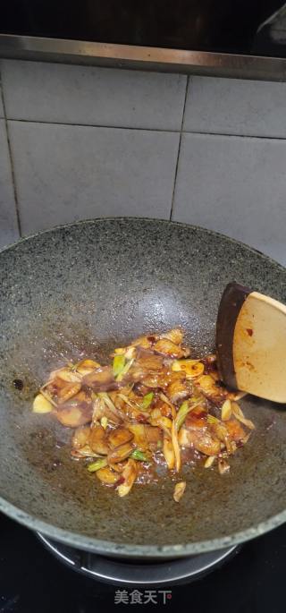 蒜苗炒五花肉的做法步骤：9