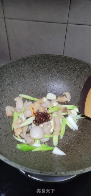 蒜苗炒五花肉的做法步骤：7