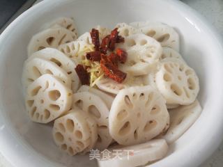 炝拌糖醋莲菜的做法步骤：6