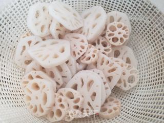 炝拌糖醋莲菜的做法步骤：3