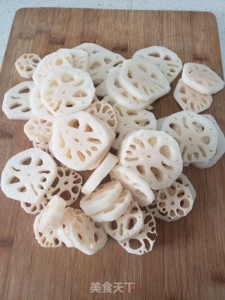 炝拌糖醋莲菜的做法步骤：2