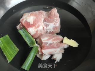 棒骨玉米汤的做法步骤：1