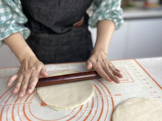 简单易做、柔软筋道的春饼的做法步骤：8