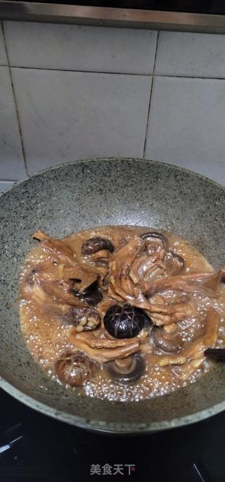 花菇焖鸭掌的做法步骤：11
