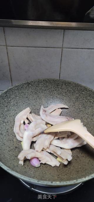 花菇焖鸭掌的做法步骤：6