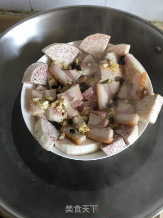 烧五花肉豆豉蒸芋头的做法步骤：9
