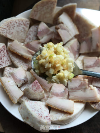 烧五花肉豆豉蒸芋头的做法步骤：7