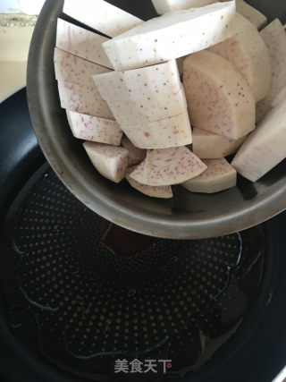 烧五花肉豆豉蒸芋头的做法步骤：3