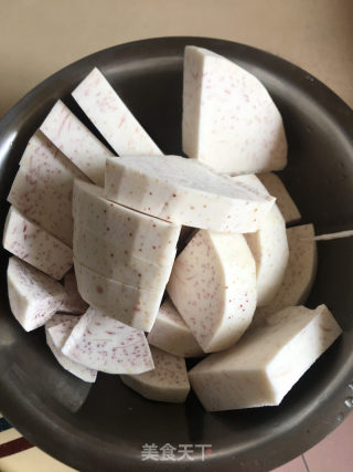 烧五花肉豆豉蒸芋头的做法步骤：1