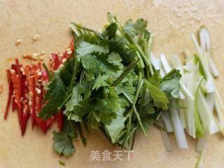香菜葱白拌咸菜的做法步骤：3
