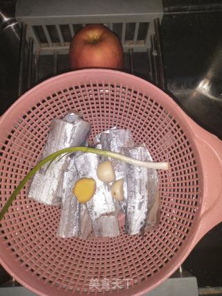 红烧带鱼的做法步骤：2