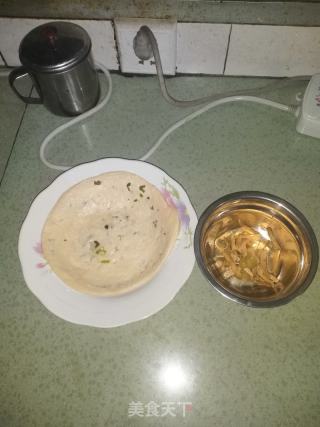 豆腐干葱油卷饼的做法步骤：1