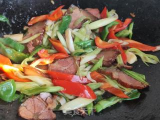 蒜苗炒腊肉的做法步骤：11