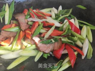 蒜苗炒腊肉的做法步骤：9
